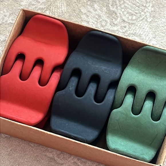 Brand New Set of 6 Matte Hair Clips 1” Nonslip Claw Red Black Green Accessory - Picture 4 of 9